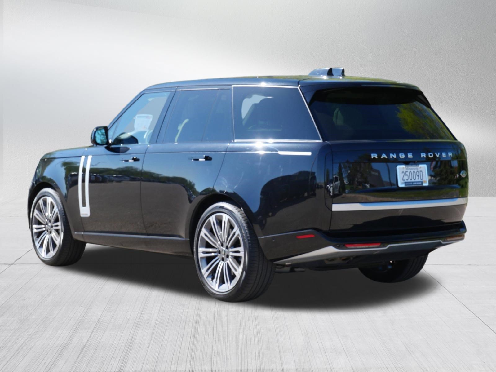 Certified 2023 Land Rover Range Rover Autobiography AWD/4WD image 3