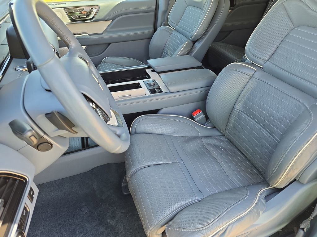 Used 2021 Lincoln Navigator Black Label w/ Cargo Convenience Package AWD/4WD image 16