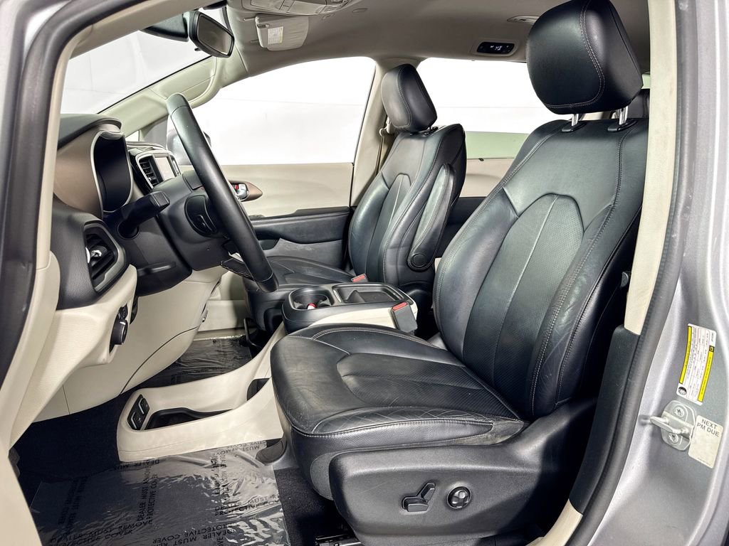 Used 2018 Chrysler Pacifica Touring-L FWD image 24