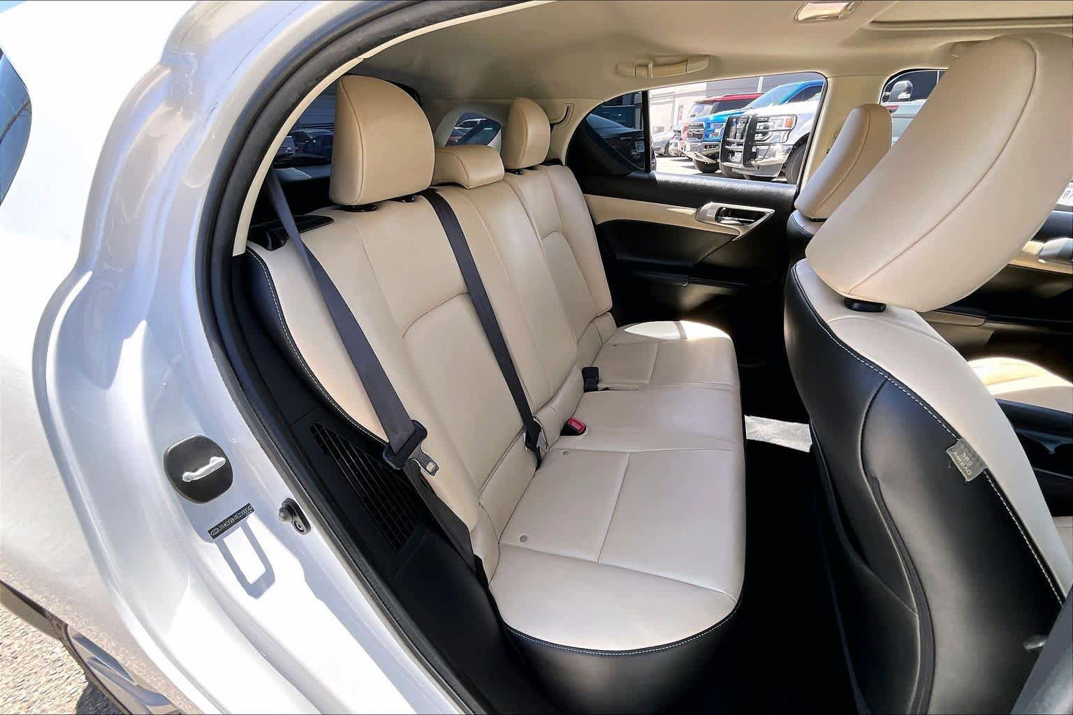 Used 2014 Lexus CT 200h FWD image 19