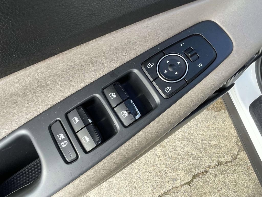 Used 2020 Hyundai Santa Fe SEL image 16