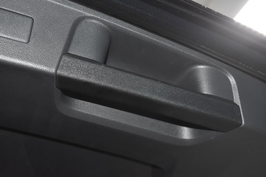 Used 2025 Volkswagen Atlas SE image 30