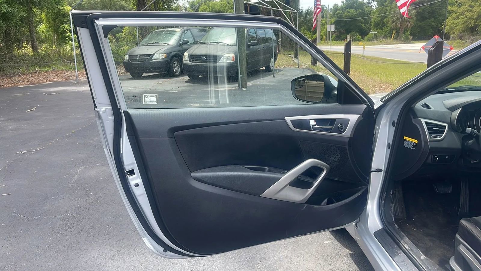 Used 2016 Hyundai Veloster FWD image 10