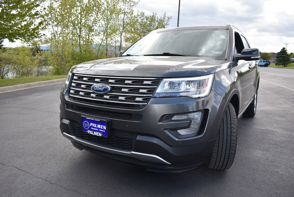 Used 2017 Ford Explorer XLT w/ Equipment Group 202A AWD/4WD image 9