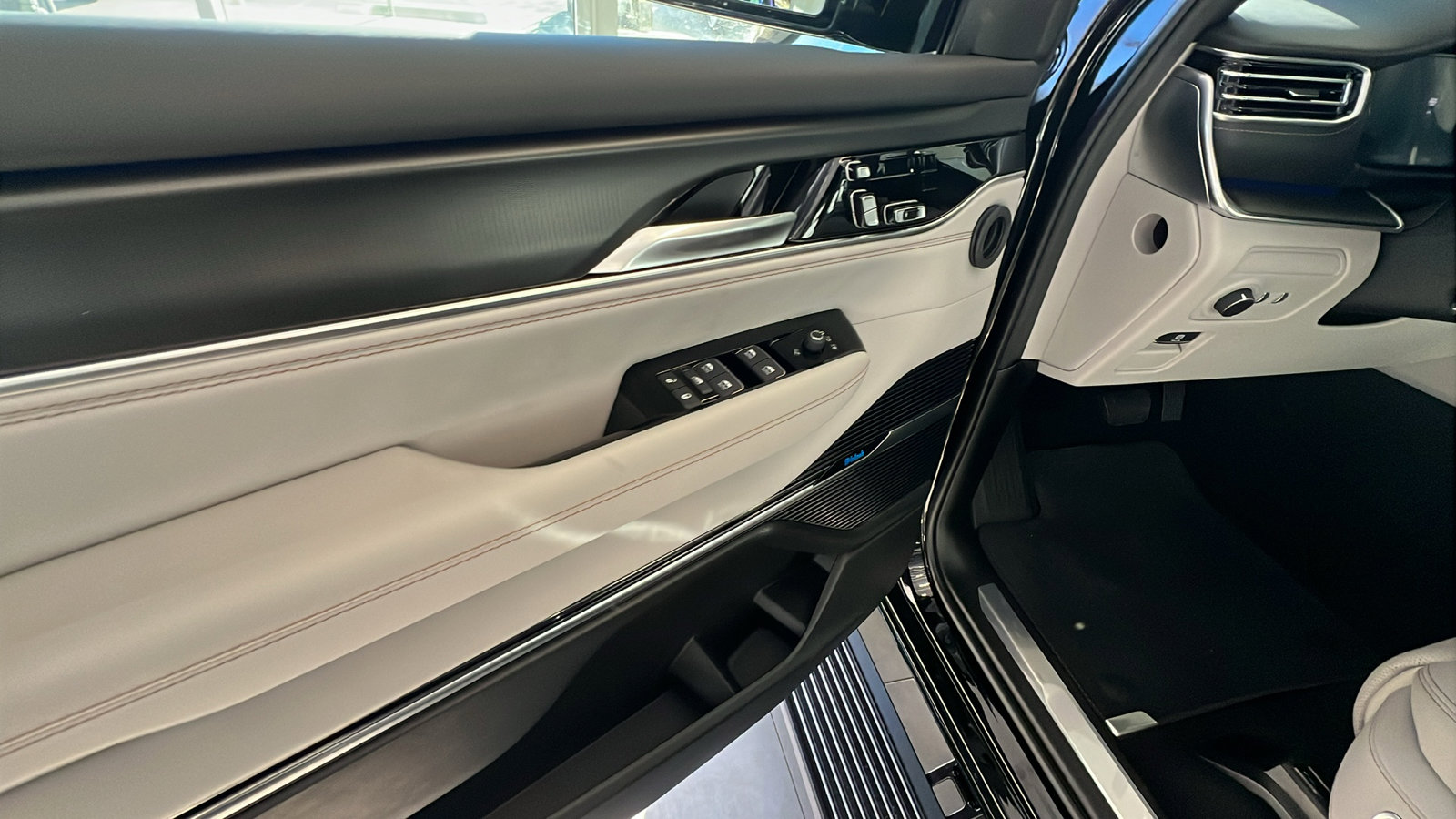 New 2026 Jeep Grand Wagoneer Summit image 14