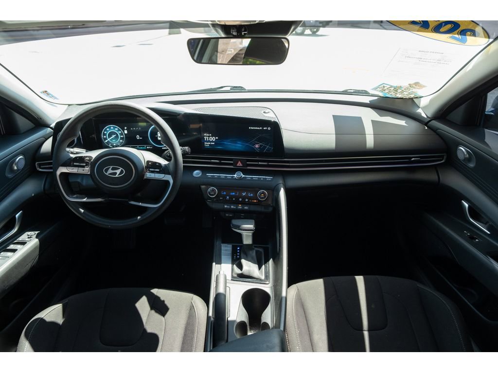 Used 2024 Hyundai Elantra SEL image 31