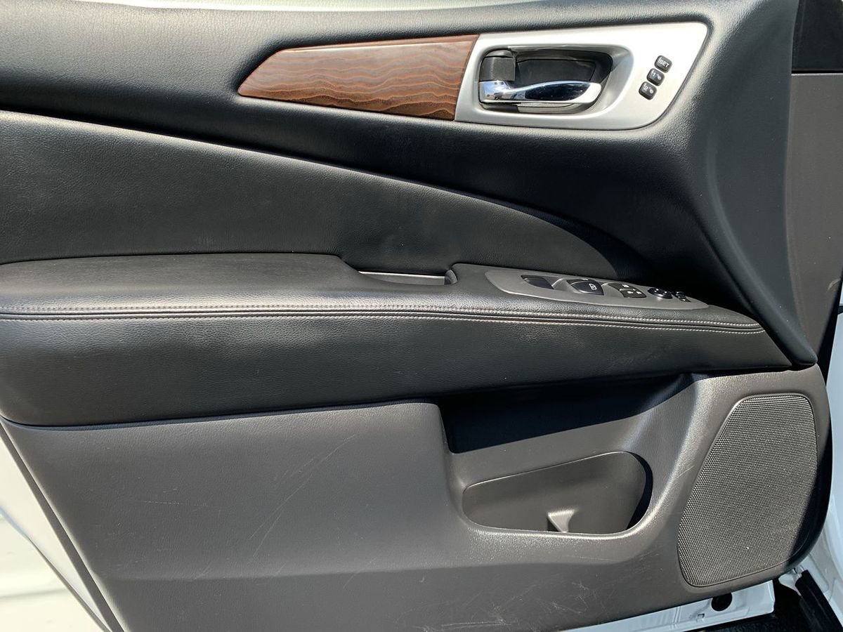 Used 2018 Nissan Pathfinder Platinum AWD/4WD image 13