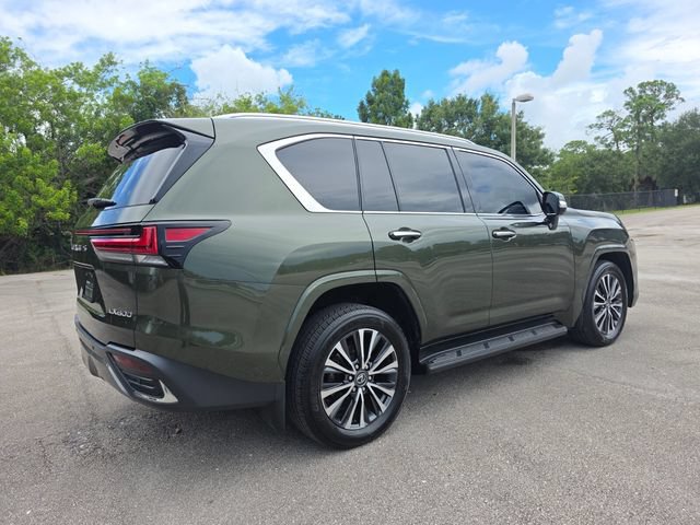Used 2024 Lexus LX 600 4WD w/ Premium Package image 3