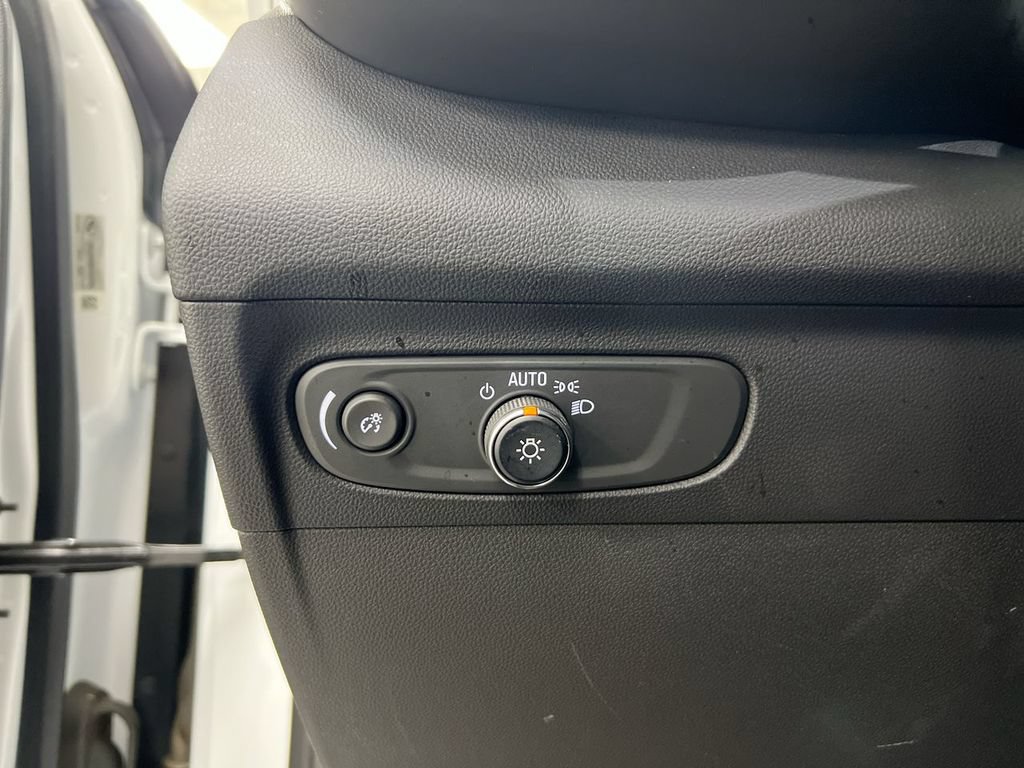 Used 2022 Buick Envision Essence w/ Sport Touring Package FWD image 18