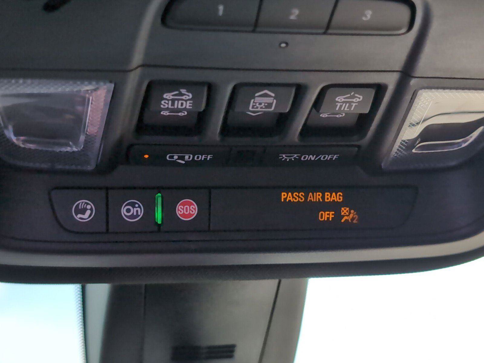 Used 2023 Chevrolet Traverse Premier FWD image 18