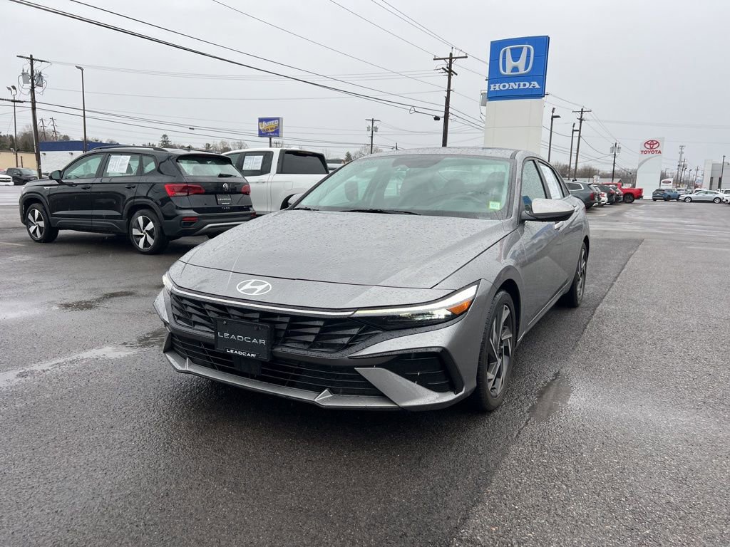 Used 2024 Hyundai Elantra SEL w/ Convenience Package image 1