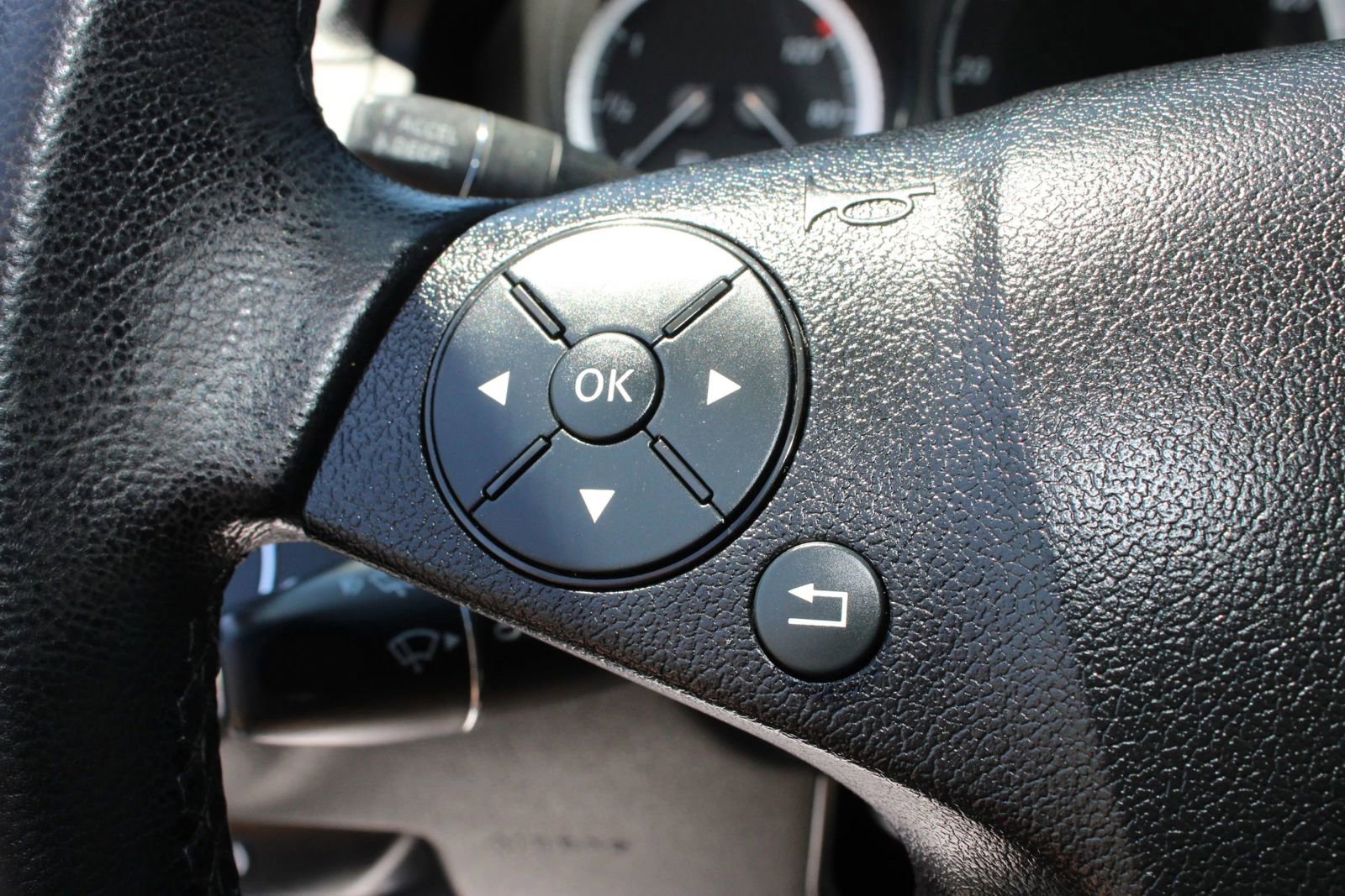 Used 2010 Mercedes-Benz C 300 Sedan image 25