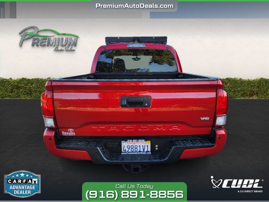 Used 2017 Toyota Tacoma TRD Off-Road image 4