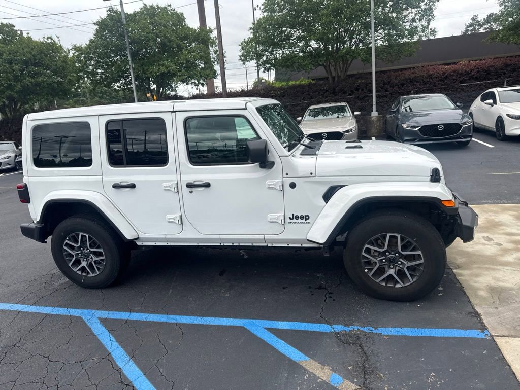 Used 2025 Jeep Wrangler Unlimited Sahara AWD/4WD image 5