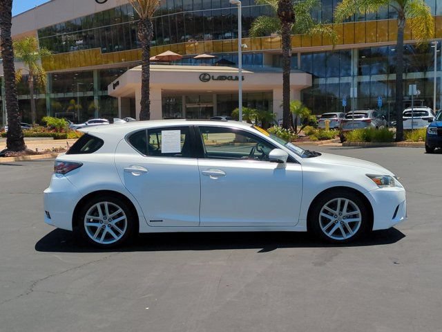 Used 2016 Lexus CT 200h w/ Seat Comfort Package FWD image 4