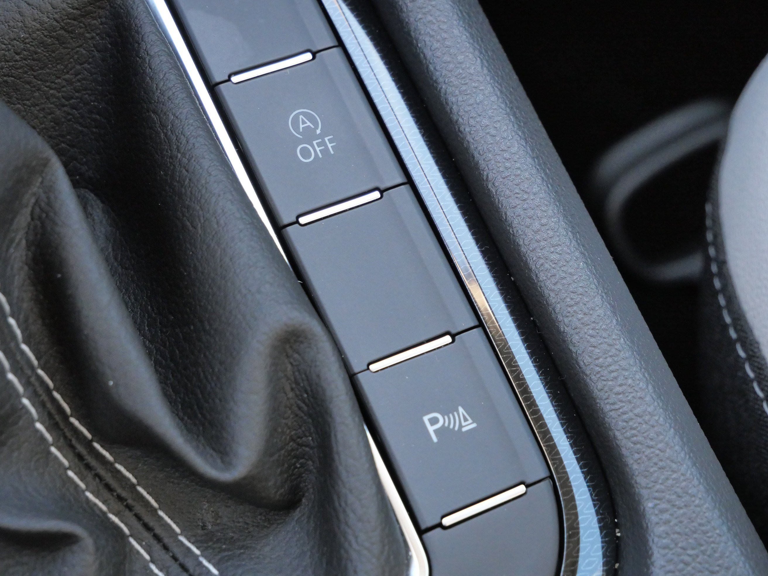 Certified 2025 Volkswagen Taos SE image 29