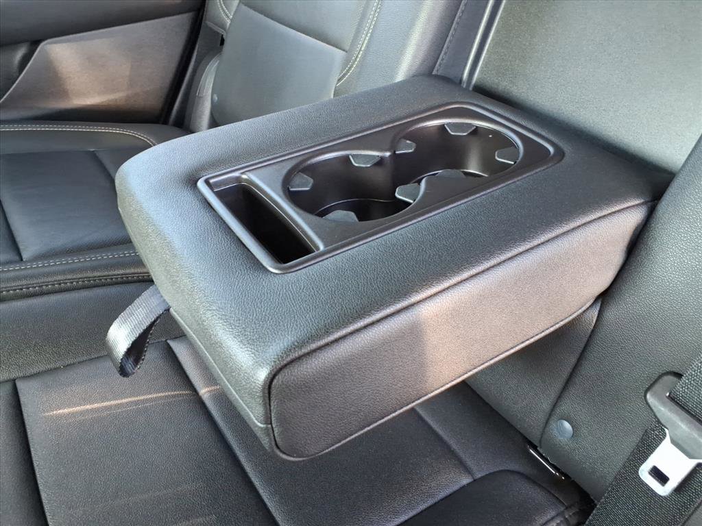 Used 2022 GMC Yukon SLT w/ SLT Premium Package image 34