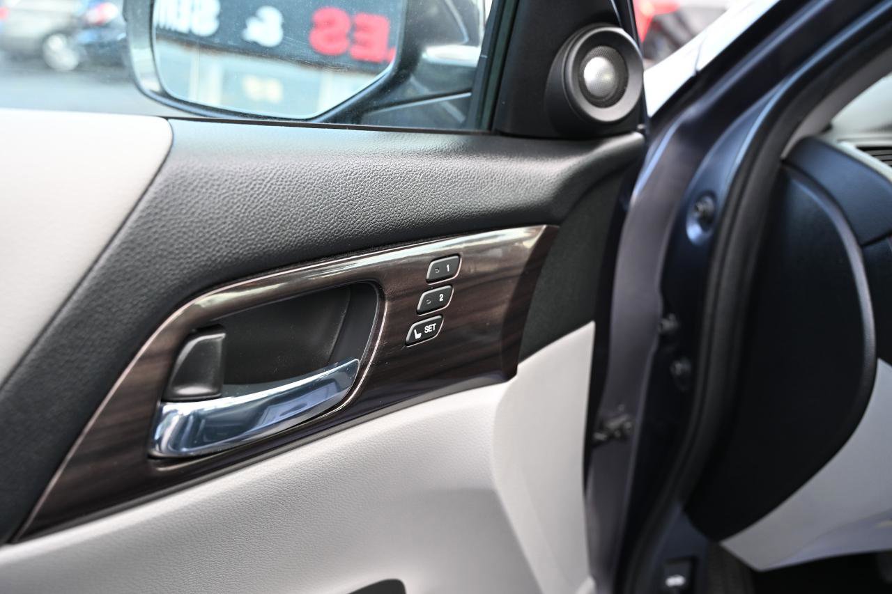 Used 2016 Honda Accord Touring image 10