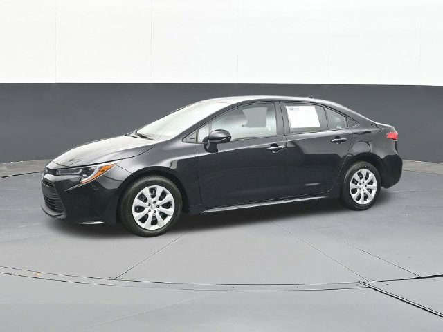Used 2025 Toyota Corolla LE FWD image 7