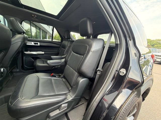 Used 2021 Ford Explorer Limited w/ Equipment Group 301A AWD/4WD image 16