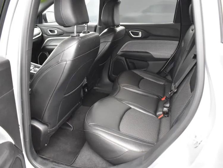 Used 2024 Jeep Compass Latitude image 15