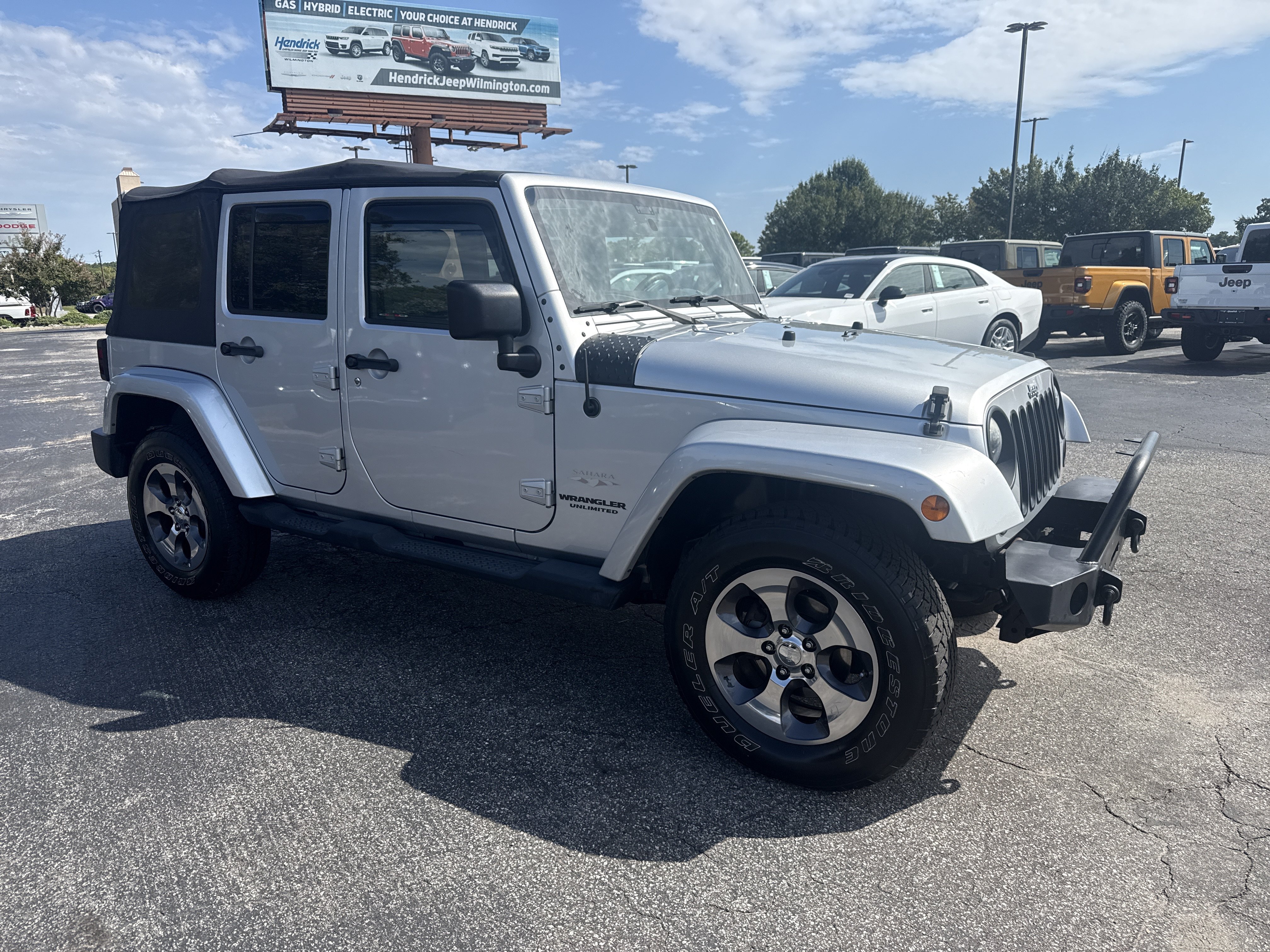 Used 2010 Jeep Wrangler Unlimited Sahara w/ Dual Top Group AWD/4WD image 2