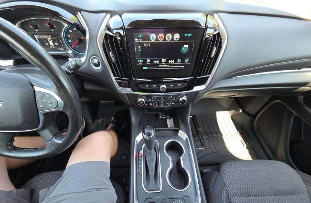 Used 2019 Chevrolet Traverse LT FWD image 7