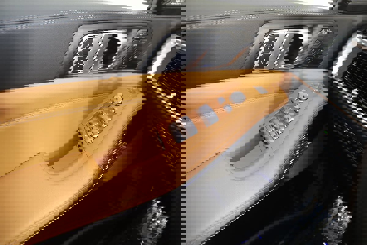 Used 2023 BMW X7 xDrive40i w/ M Sport Package image 39