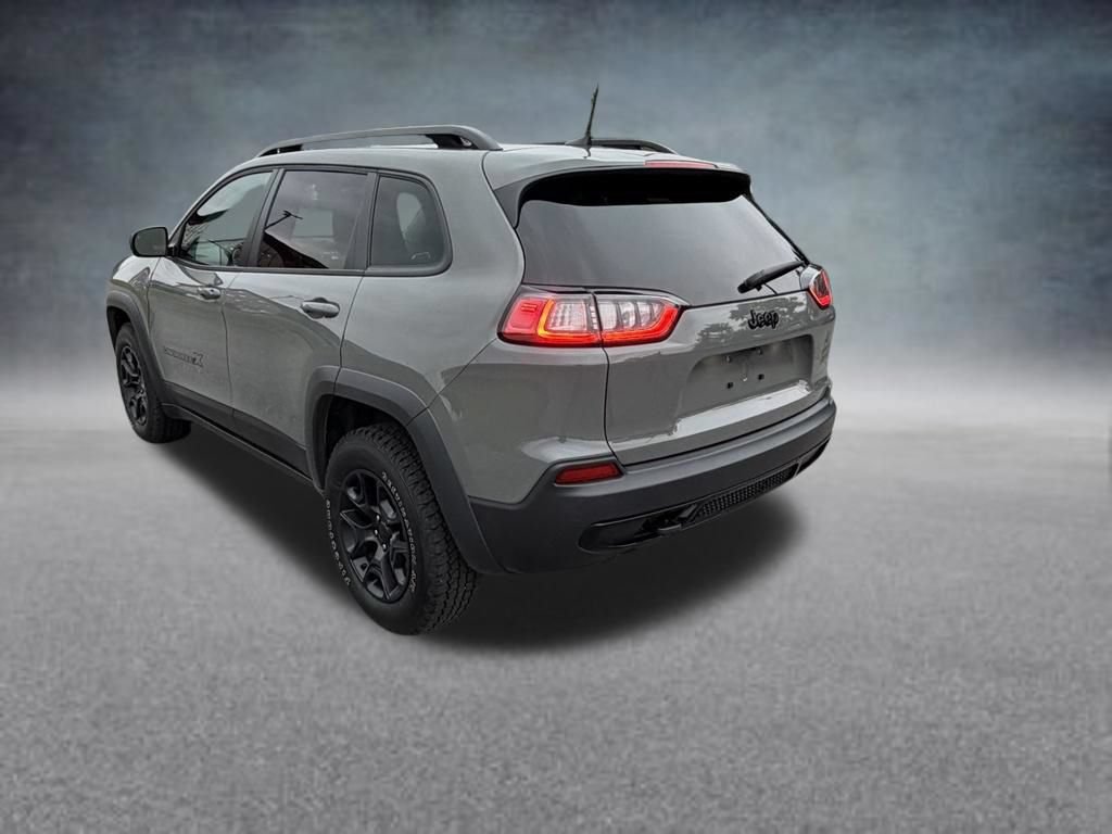 Used 2022 Jeep Cherokee Latitude AWD/4WD image 3