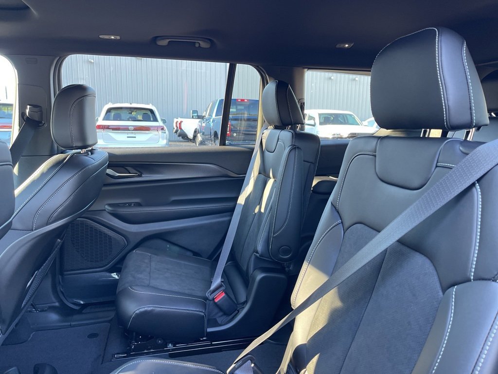 New 2025 Jeep Grand Cherokee L Altitude image 19