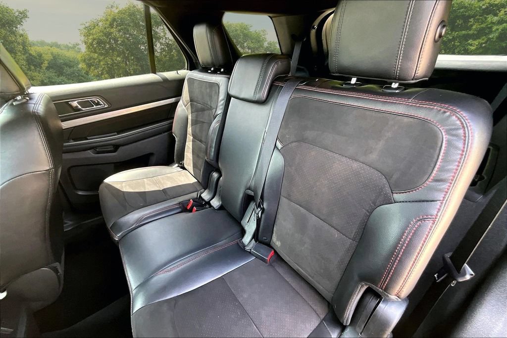 Used 2018 Ford Explorer XLT w/ XLT Appearance Package AWD/4WD image 25