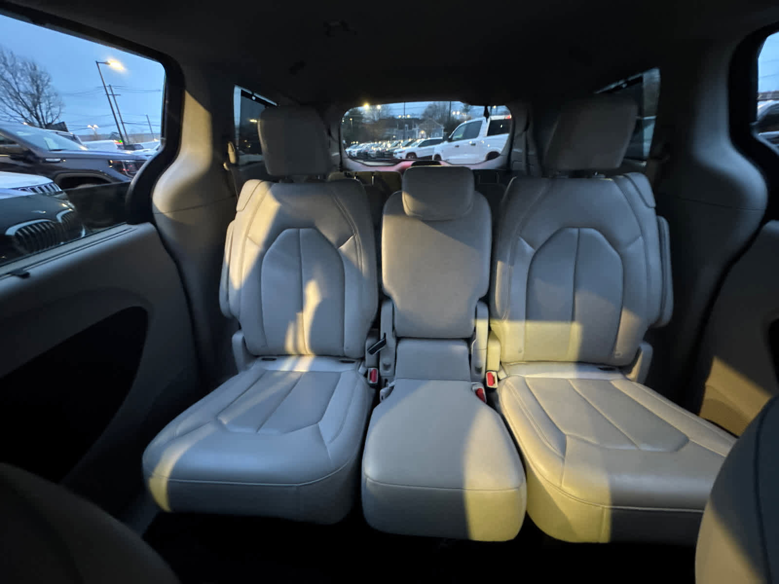 Used 2019 Chrysler Pacifica Touring-L image 29
