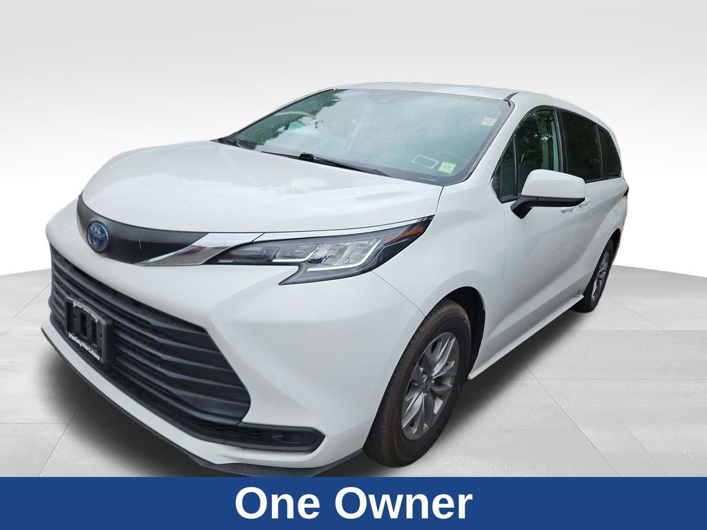 Used 2022 Toyota Sienna LE FWD image 3