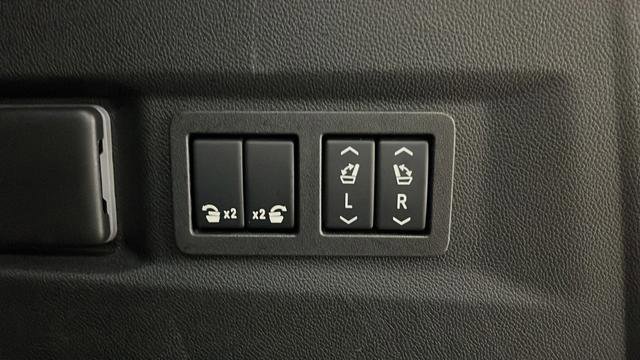 Used 2024 GMC Yukon Denali w/ Max Trailering Package image 30