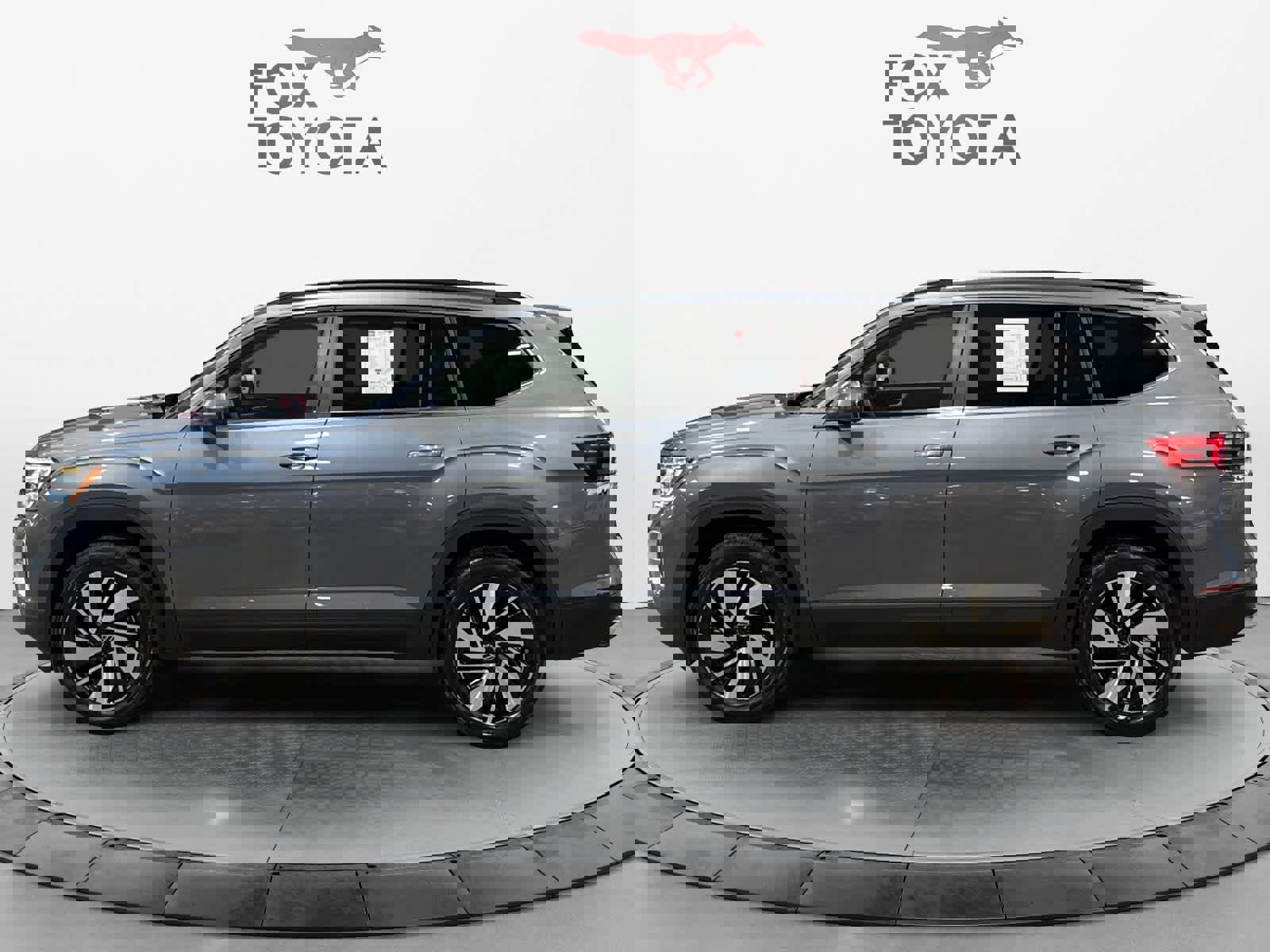 Used 2025 Volkswagen Atlas SE image 3