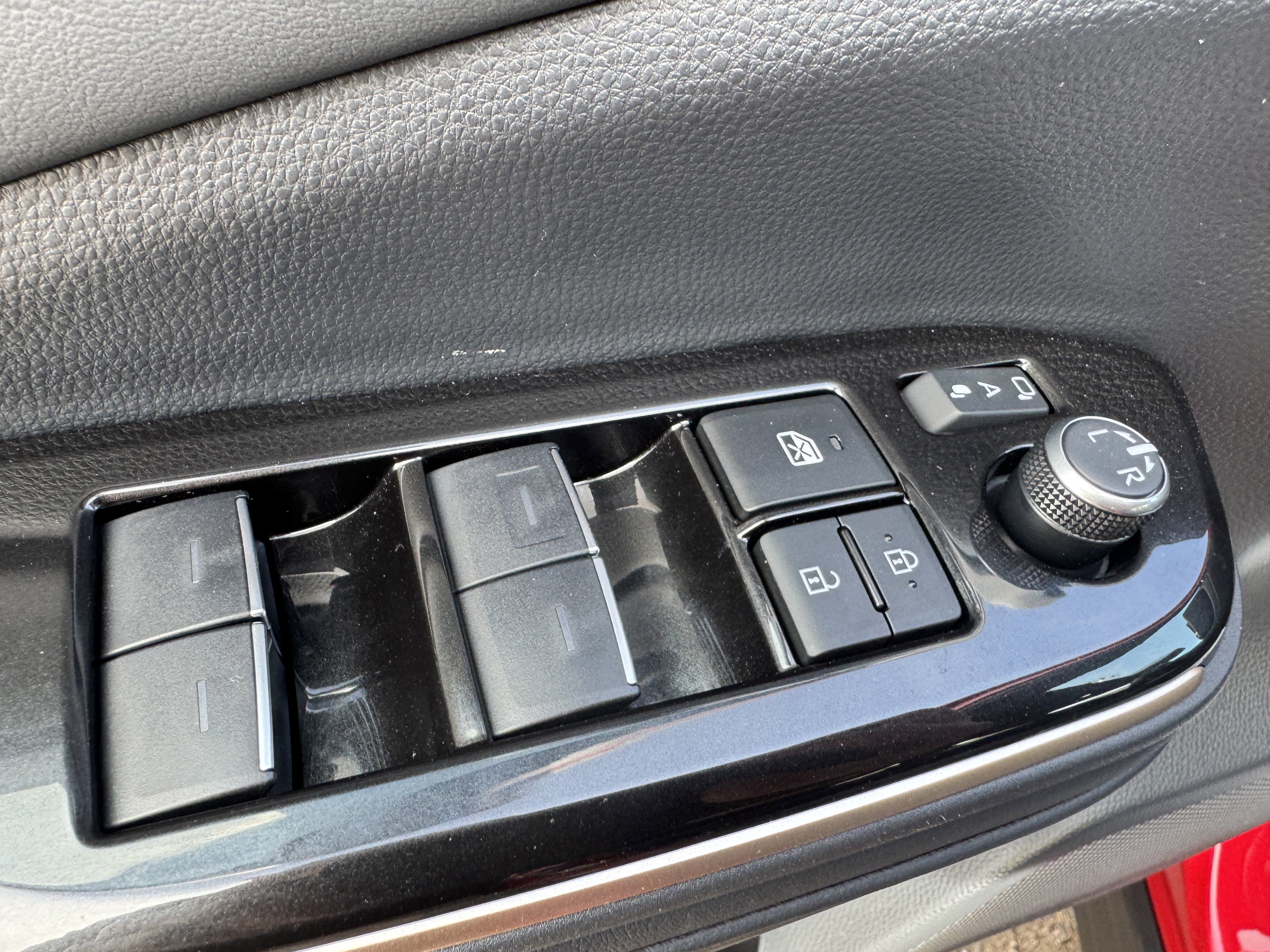 Certified 2025 Toyota Crown Signia image 11