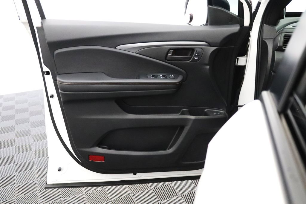 Used 2023 Honda Passport TrailSport image 12