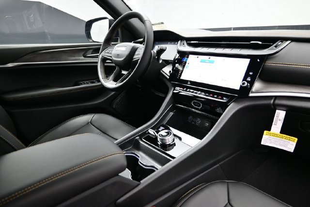 New 2026 Jeep Grand Cherokee Limited AWD/4WD image 13