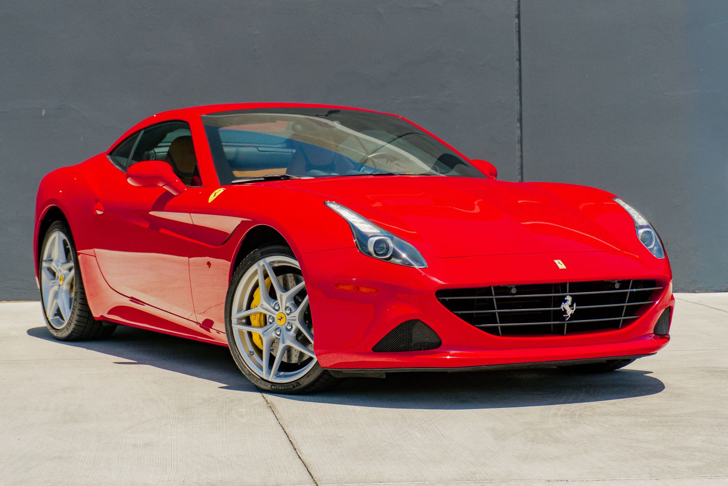 Used 2016 Ferrari California T RWD image 5