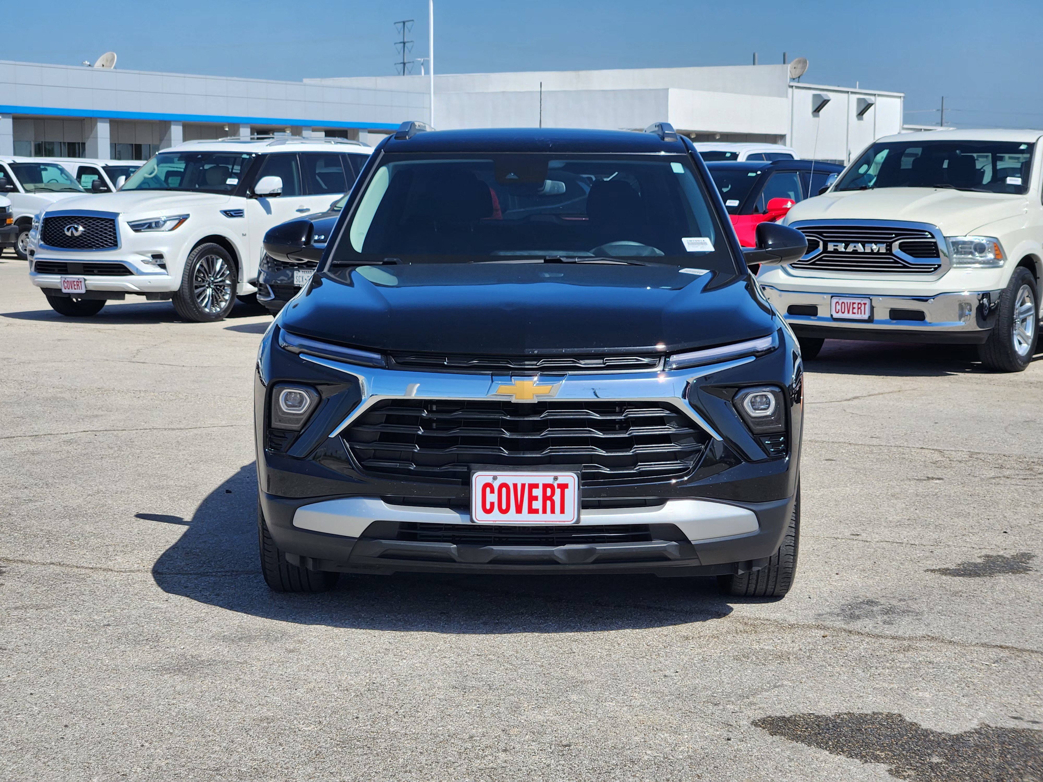 Used 2024 Chevrolet TrailBlazer LT w/ Driver Confidence Package FWD image 2