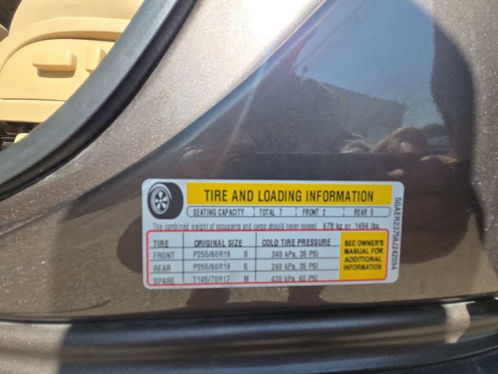 Used 2008 Buick Enclave CXL w/ Entertainment Package #3 FWD image 31