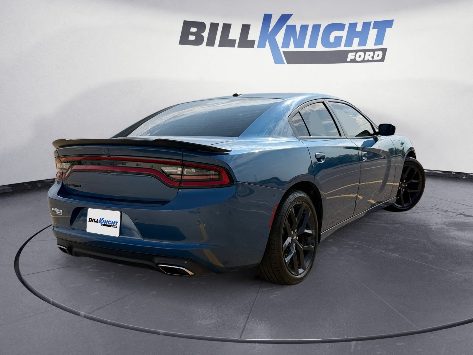 Used 2020 Dodge Charger SXT w/ Blacktop Package RWD image 5