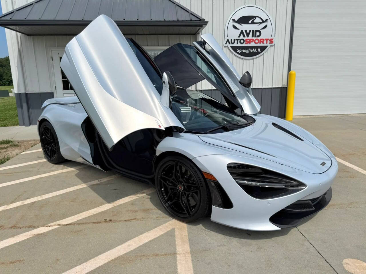 Used 2018 McLaren 720S RWD image 23