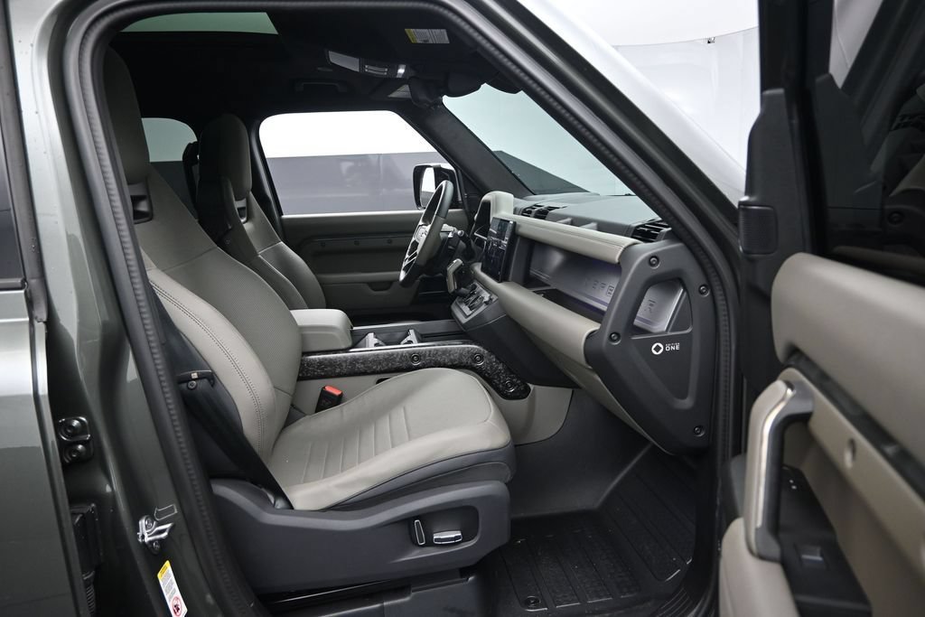 Used 2025 Land Rover Defender 110 AWD/4WD image 29