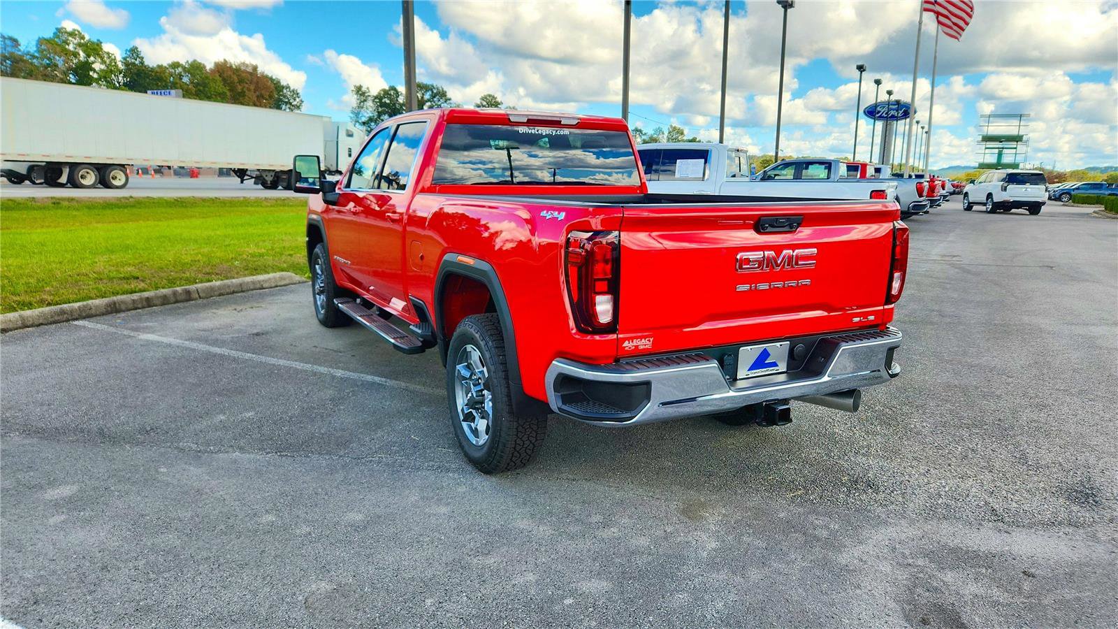 Used 2025 GMC Sierra 2500 SLE image 5