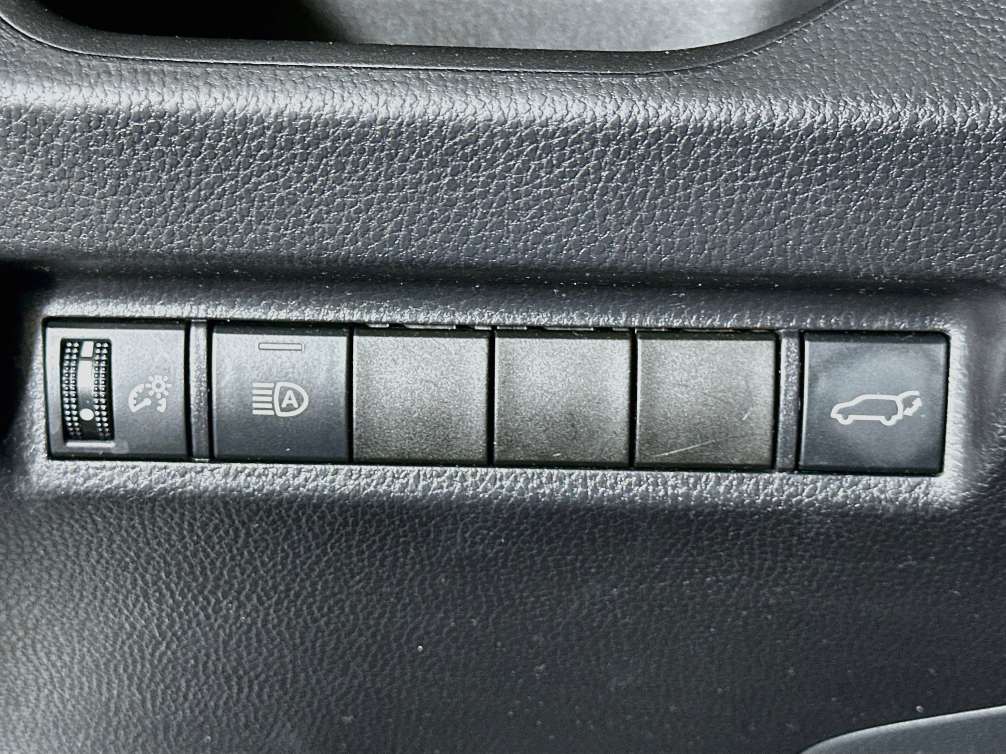 Used 2020 Toyota RAV4 XLE Premium FWD image 17
