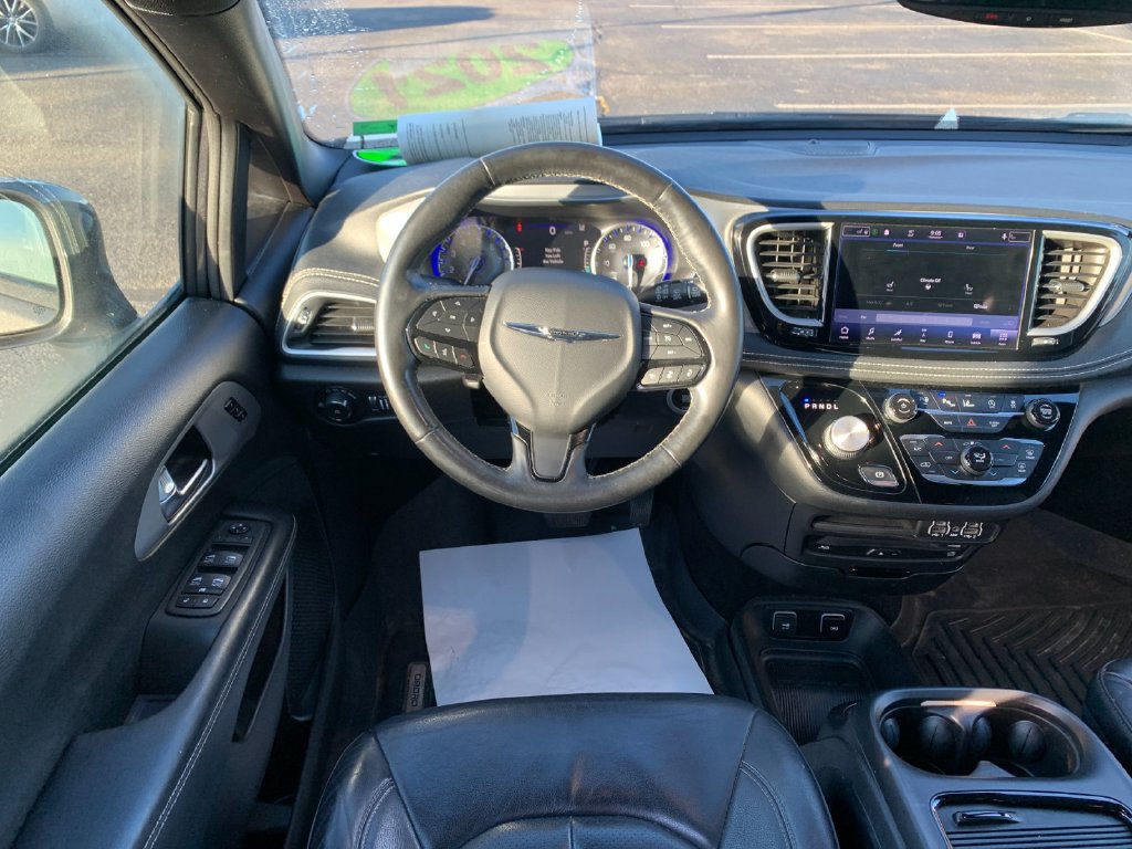 Used 2021 Chrysler Pacifica Touring-L w/ Uconnect Theater Family Group FWD image 17