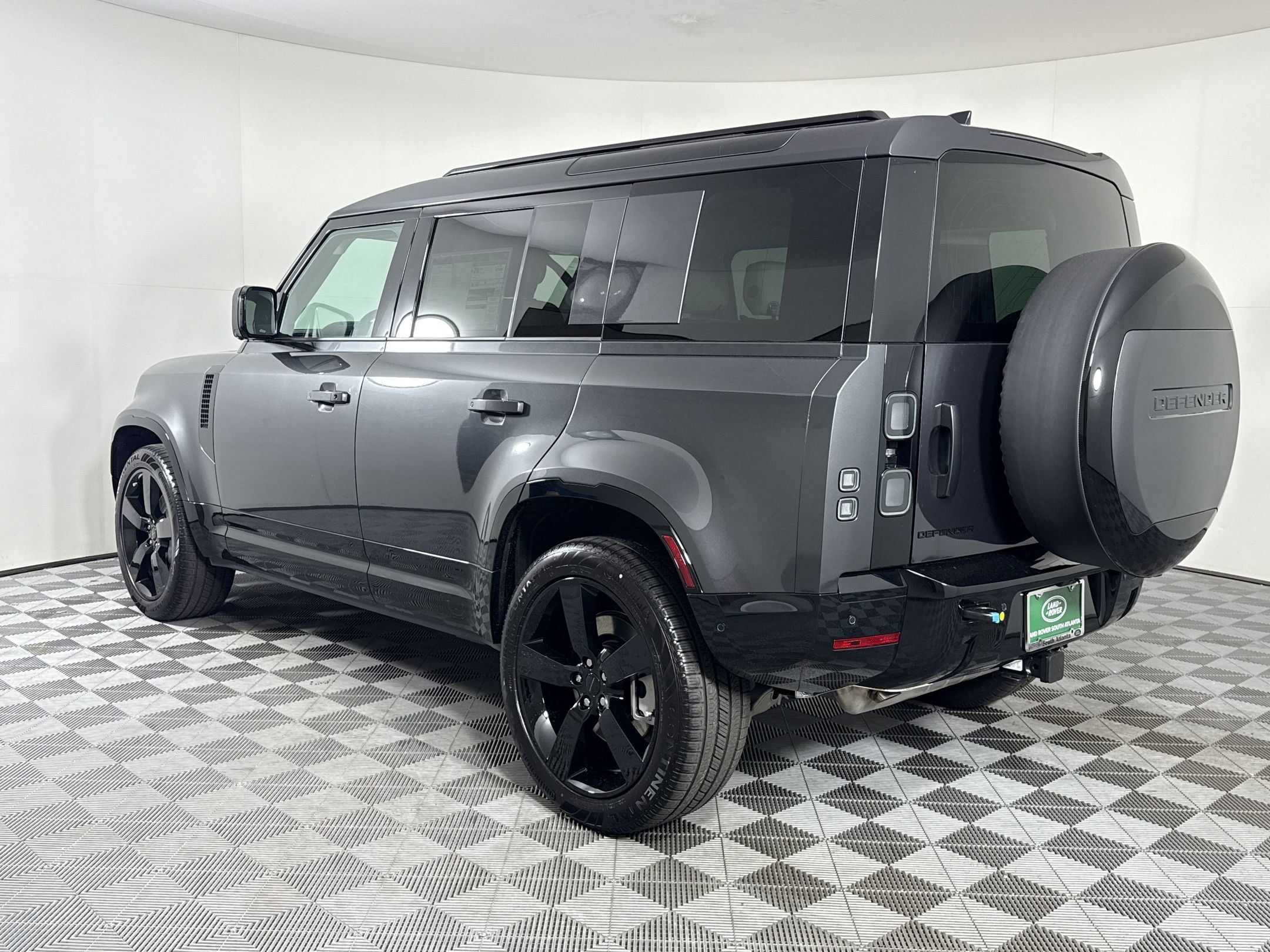 New 2026 Land Rover Defender 110 X-Dynamic SE AWD/4WD image 3