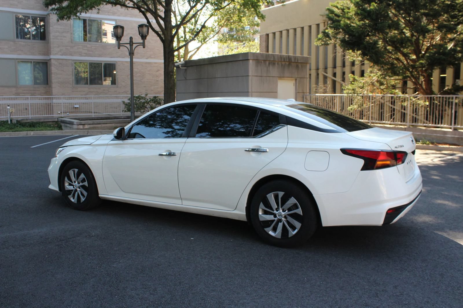 Used 2020 Nissan Altima 2.5 S FWD image 9