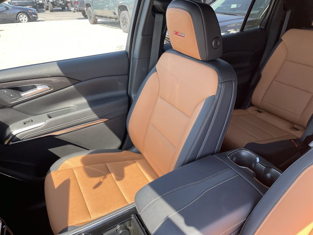 New 2027 Chevrolet Traverse Z71 w/ Enhanced Driving Package AWD/4WD image 24